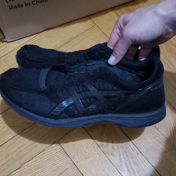 ASICS Womans Black Athletic Shoes - Picture 1 of 5